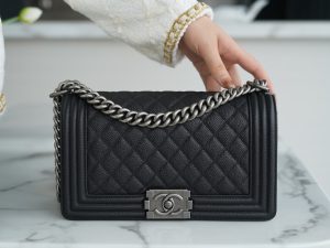 Chanel Leboy 大球纹 黑银中号 图1