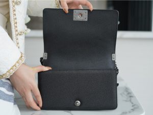 Chanel Leboy 大球纹 黑银中号 图3