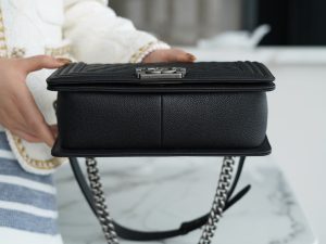 Chanel Leboy 大球纹 黑银中号 图5