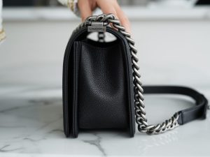 Chanel Leboy 大球纹 黑银中号 图6