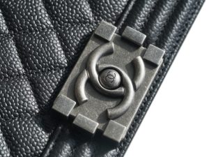 Chanel Leboy 大球纹 黑银中号 图8