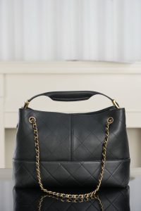 Chanel 25A 购物袋 原厂黑牛 小号 图2