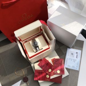 现货 现货 刘诗诗同款,非常过硬的内部渠道,代工厂内部留出为数不多的正品欧米茄.数量有限,好东西不是经常都有. 图1