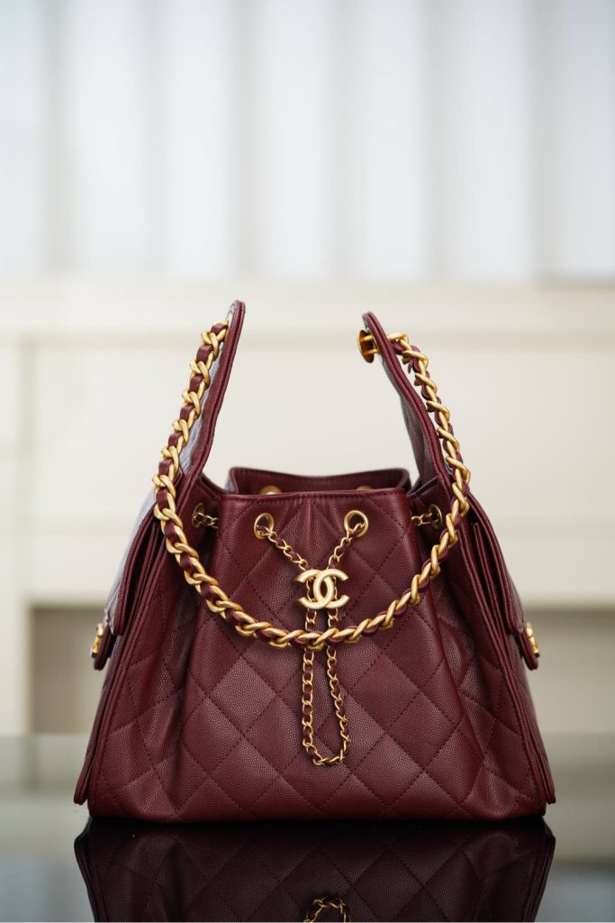 Chanel 25A small hobo 抽绳水桶包 酒红色 小号 图1
