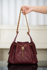 Chanel 25A small hobo 抽绳水桶包 酒红色 小号 图5