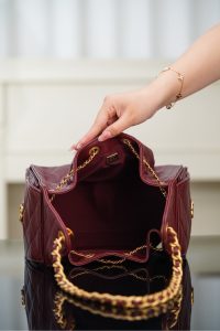Chanel 25A small hobo 抽绳水桶包 酒红色 小号 图8