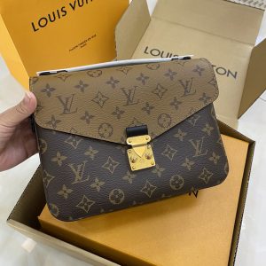 Lv拼色邮差包 图1