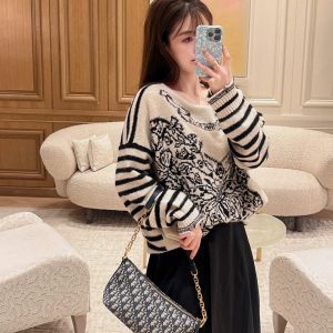 砖柜小姐姐上身美图 图1