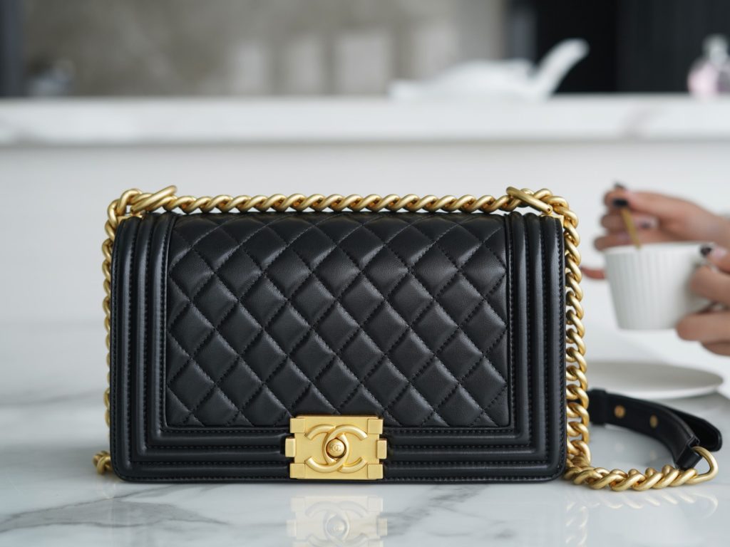 Chanel Leboy 小羊皮黑金中号 图1