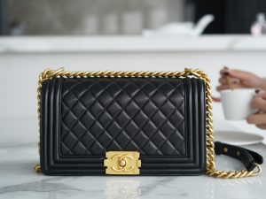Chanel Leboy 小羊皮黑金中号 图1