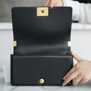 Chanel Leboy 小羊皮黑金中号 图3