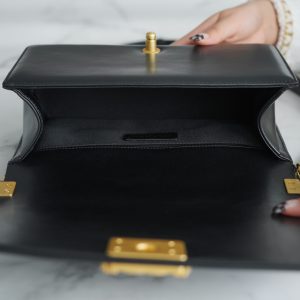 Chanel Leboy 小羊皮黑金中号 图4