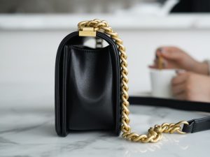Chanel Leboy 小羊皮黑金中号 图5