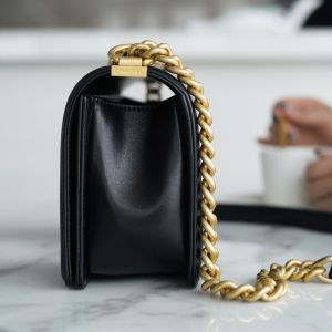Chanel Leboy 小羊皮黑金中号 图5