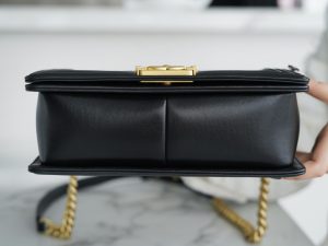 Chanel Leboy 小羊皮黑金中号 图7