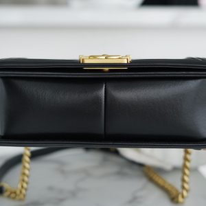 Chanel Leboy 小羊皮黑金中号 图7