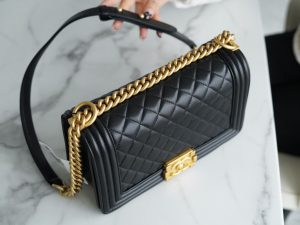 Chanel Leboy 小羊皮黑金中号 图8