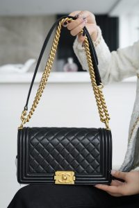 Chanel Leboy 小羊皮黑金中号 图9