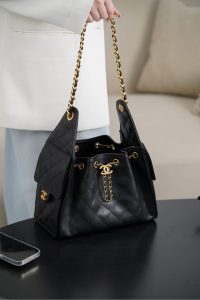Chanel small hobo 抽绳水桶包 黑金鱼子酱 小号 图2