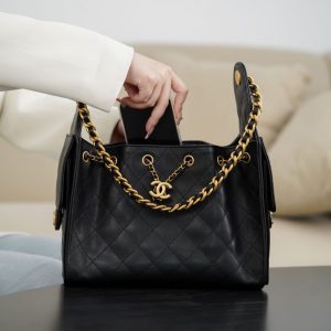 Chanel small hobo 抽绳水桶包 黑金鱼子酱 小号 图5