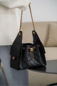 Chanel small hobo 抽绳水桶包 黑金鱼子酱 小号 图7