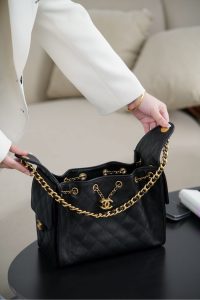 Chanel small hobo 抽绳水桶包 黑金鱼子酱 小号 图8