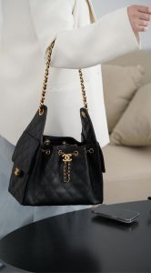 Chanel small hobo 抽绳水桶包 黑金鱼子酱 小号 图10