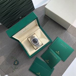 劳力士日志型镶钻款,表圈镶嵌52颗1.7真钻,重约一克拉。毫无疑问是劳力士最具代表性的表款之 图1