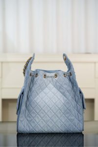 Chanel hobo bag 浅蓝牛仔 中号 图2