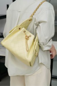 Chanel small hobo 小鸡黄 小号 图6