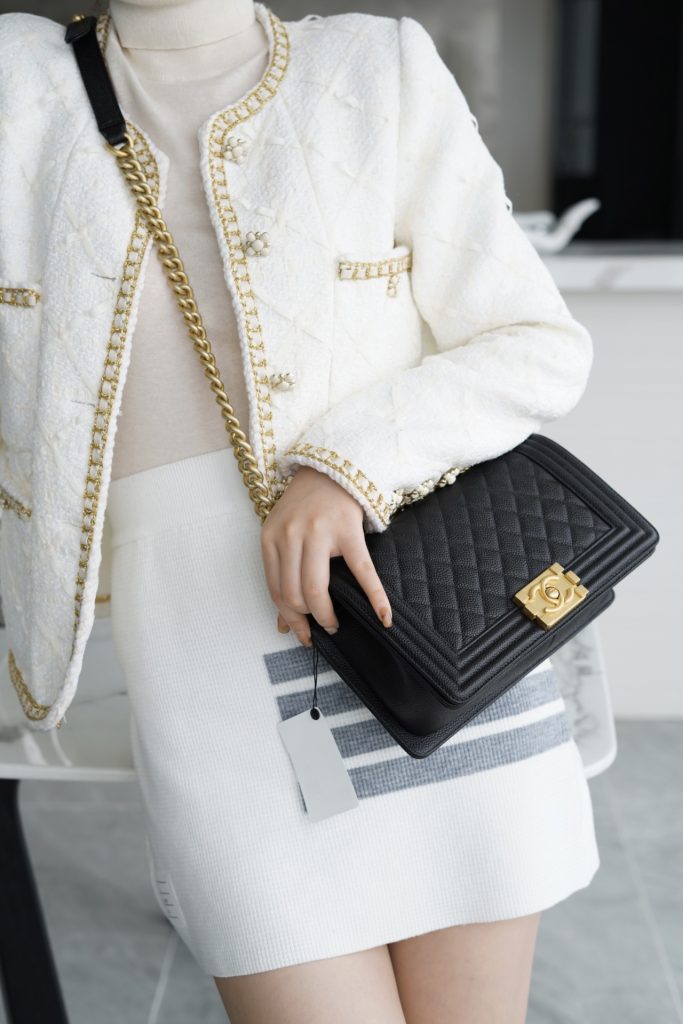 Chanel leboy 大球纹黑金中号 图1