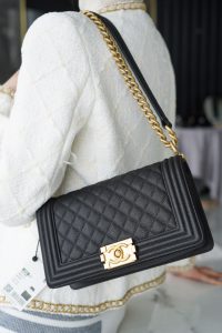 Chanel leboy 大球纹黑金中号 图3