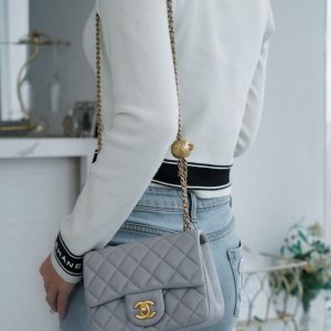 Chanel 金属球方胖子 浅灰 图6