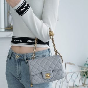 Chanel 金属球方胖子 浅灰 图7