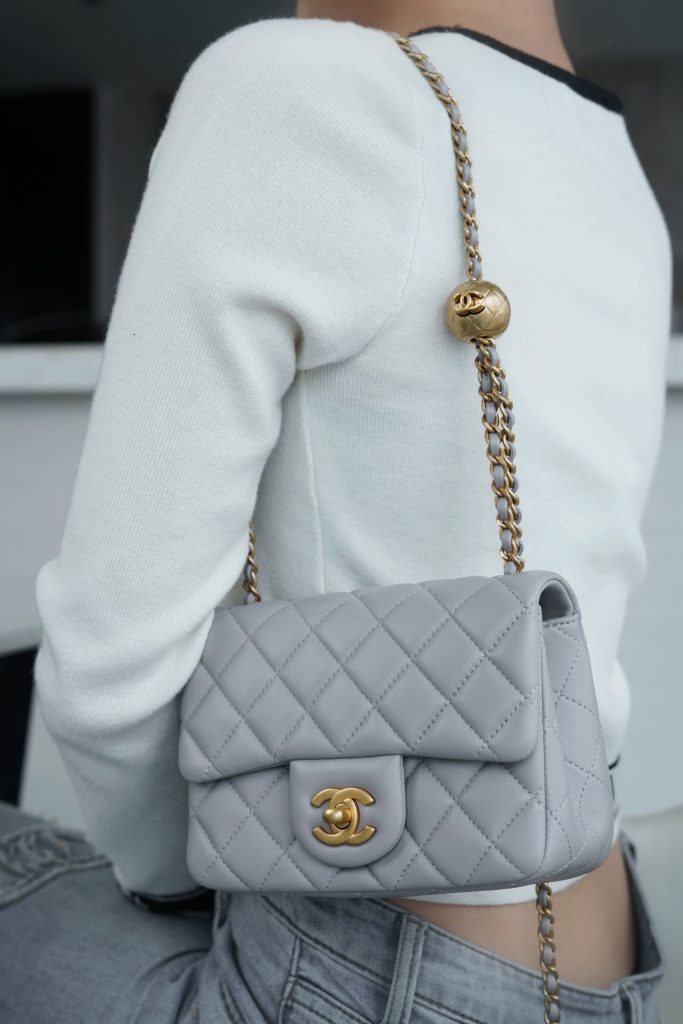 Chanel 金属球方胖子 浅灰 图1