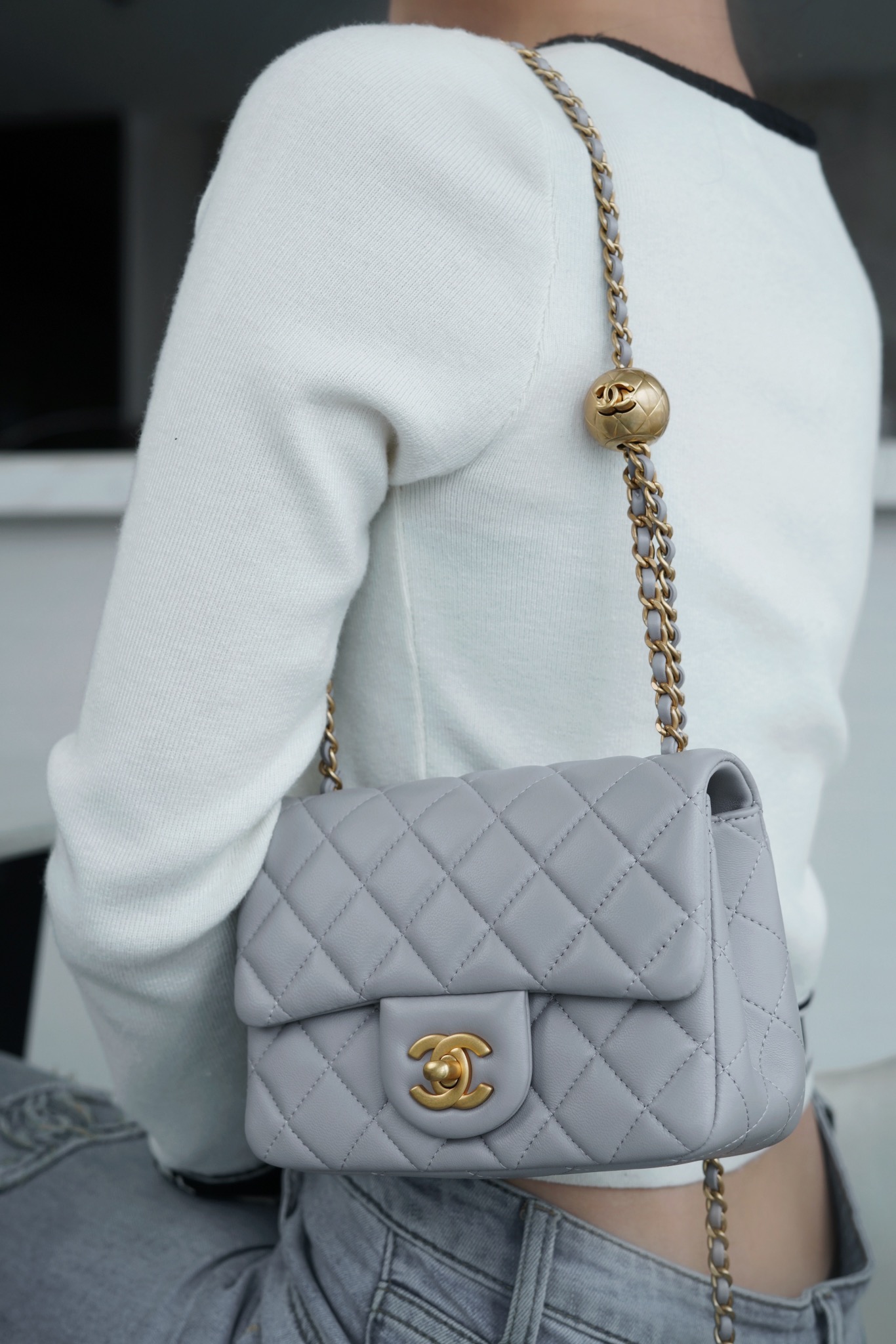 Chanel 金属球方胖子 浅灰 图1