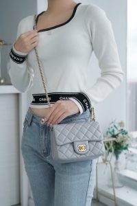 Chanel 金属球方胖子 浅灰 图5