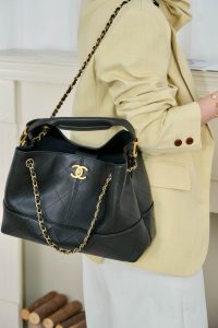 Chanel 25A 购物袋 原厂黑牛 小号 图7