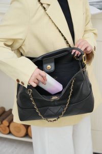 Chanel 25A 购物袋 原厂黑牛 小号 图6