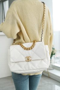 Chanel 19bag 白雪公主 中号 图1
