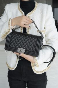 Chanel Leboy 小羊皮黑银中号 图2