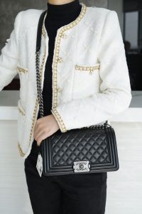 Chanel Leboy 小羊皮黑银中号 图3