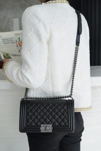 Chanel Leboy 小羊皮黑银中号 图6