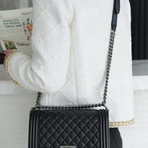 Chanel Leboy 小羊皮黑银中号 图6