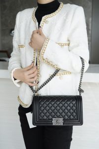 Chanel Leboy 小羊皮黑银中号 图7