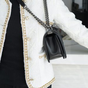 Chanel Leboy 小羊皮黑银中号 图9