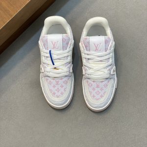 L Trainer Maxi小胖丁休闲运动鞋,情侣款本款 LV Trainer Maxi 运动鞋出自 2024 早秋系列 图1