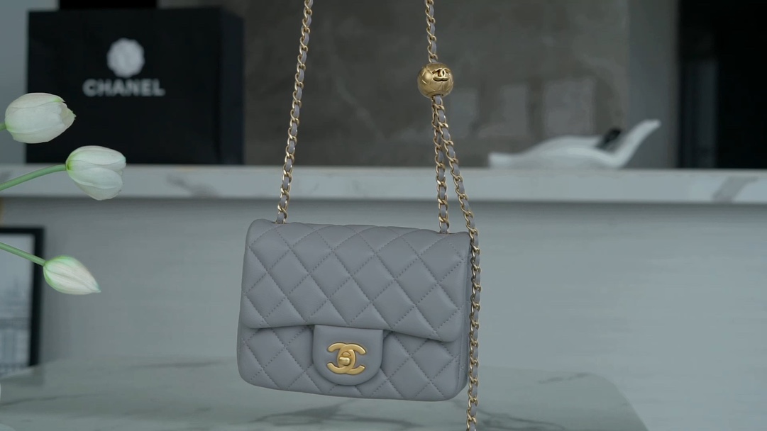 Chanel 金属球方胖子 浅灰 图1