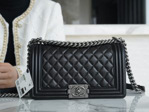 Chanel Leboy 小羊皮黑银中号 图1