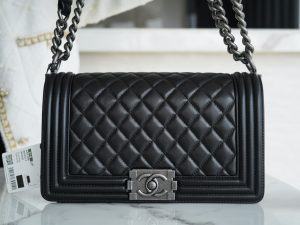 Chanel Leboy 小羊皮黑银中号 图2